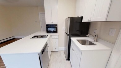 65 Walden St-Unit -Apt 3 in Cambridge, MA - Building Photo - Building Photo