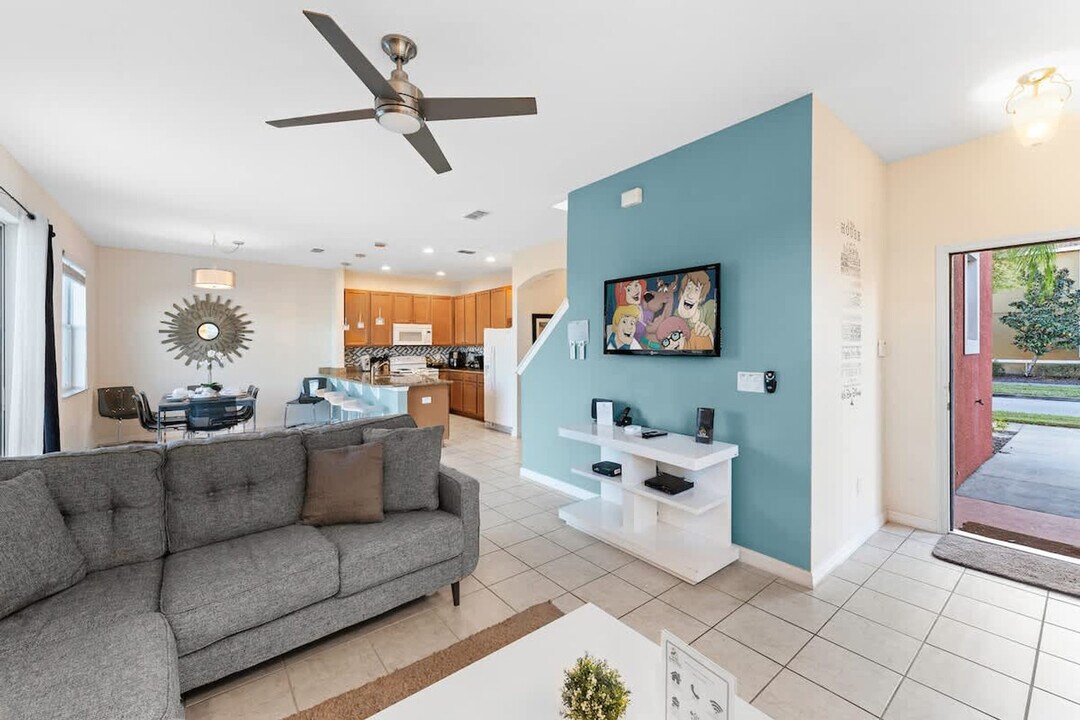481 Las Fuentes Dr in Kissimmee, FL - Building Photo
