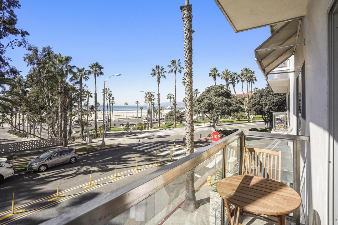 Ocean Condos in Santa Monica, CA - Foto de edificio