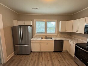 210 E 5th Ave in Gastonia, NC - Building Photo - Building Photo