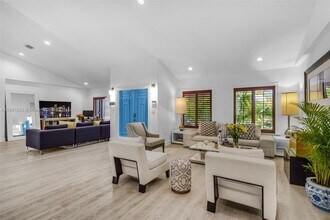340 Woodcrest Rd in Key Biscayne, FL - Building Photo - Building Photo