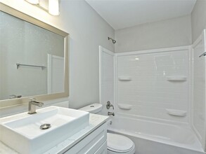 3503 Harmon Ave, Unit 105 in Austin, TX - Foto de edificio - Building Photo