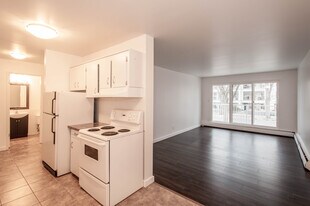 The Parkview in Edmonton, AB - Building Photo