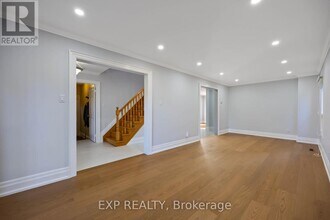 126 Largo Crescent in Vaughan, ON - Building Photo - Building Photo