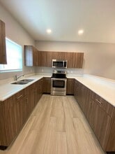 3812 Whitewing Ave, Unit 2 in Edinburg, TX - Foto de edificio - Building Photo