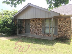 107 Willow Ln in Stephenville, TX - Building Photo