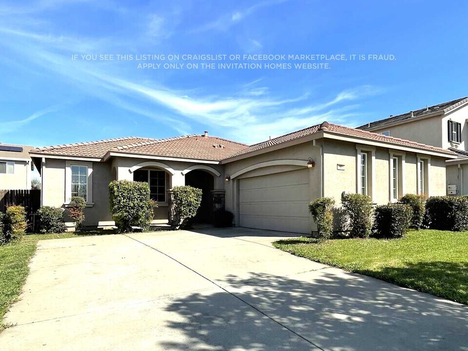 1901 Pyramid Creek Dr in Marysville, CA - Foto de edificio