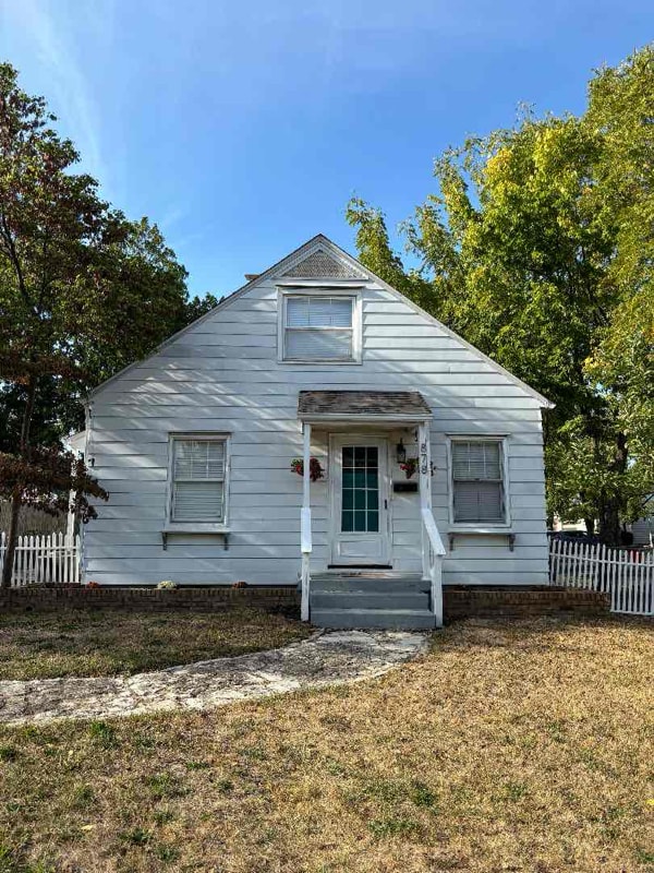 property at 878 W 10th Ave