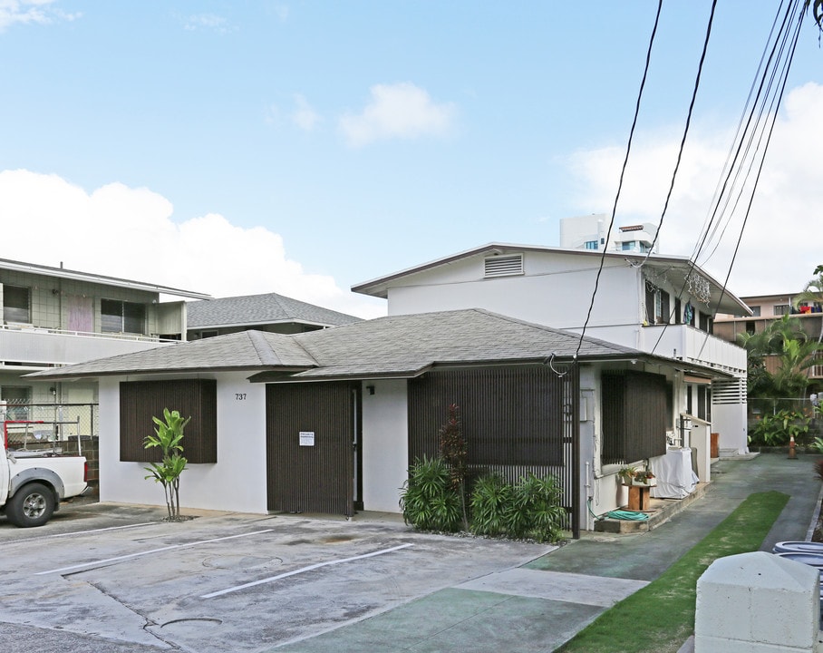 737 Hoawa St in Honolulu, HI - Building Photo