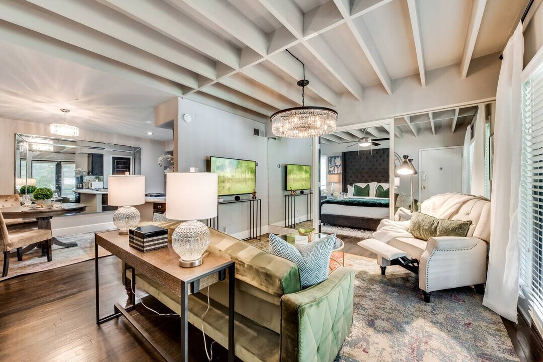 5002 Junius St in Dallas, TX - Building Photo