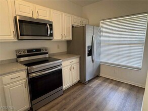 8079 Pacific Beach Dr in Ft. Myers, FL - Building Photo - Building Photo
