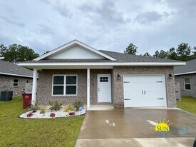 3015 N 33rd Ave in Milton, FL - Building Photo