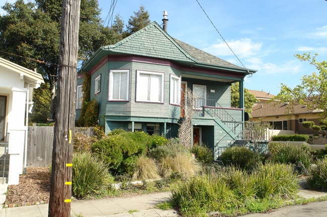 1615 Berkeley Way in Berkeley, CA - Foto de edificio - Building Photo