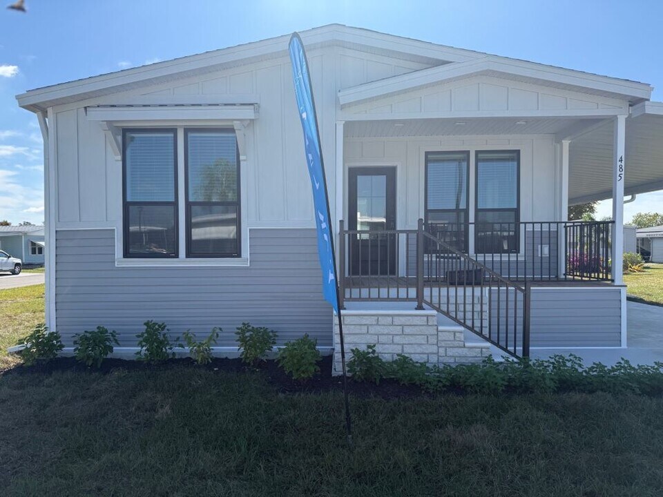 485 Sandalwood Ln in Ellenton, FL - Building Photo
