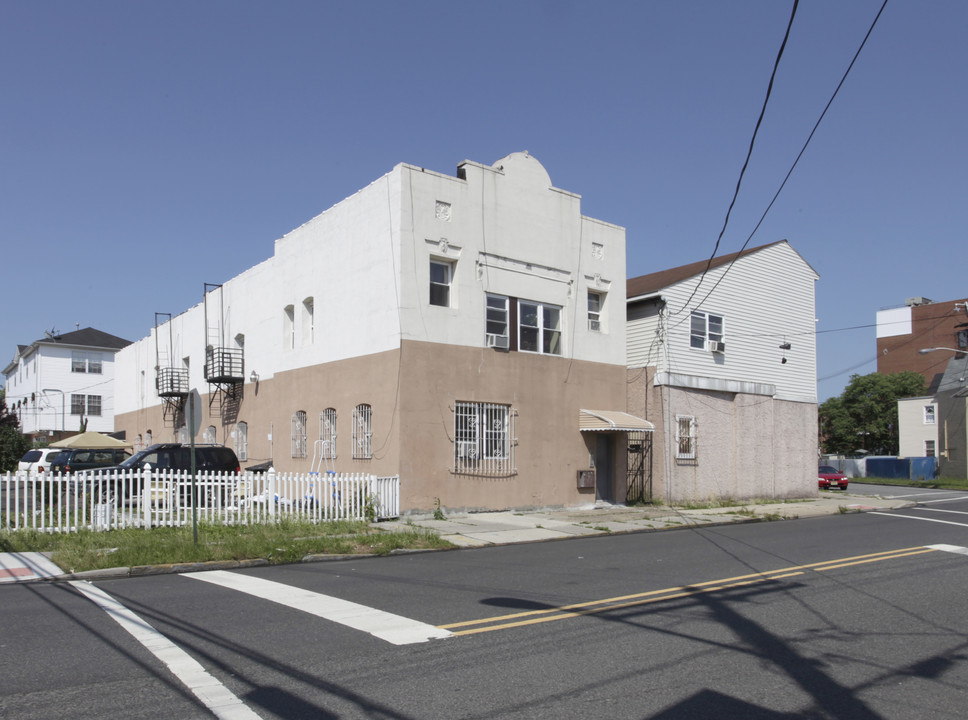 602-606 Livingston St in Elizabeth, NJ - Building Photo