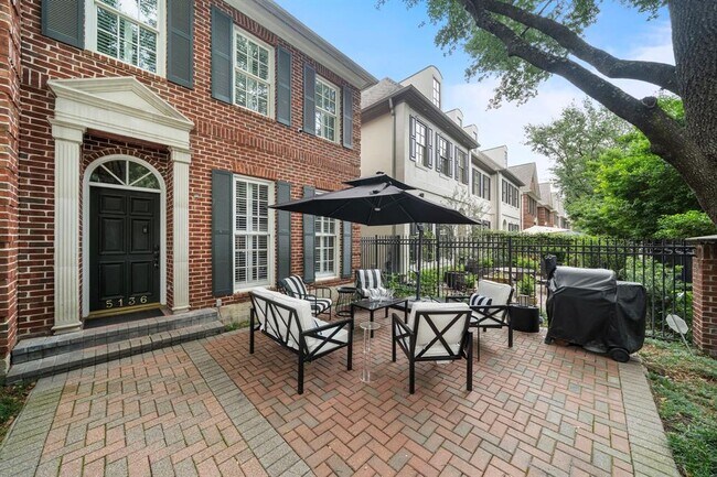 5136 Chevy Chase Dr in Houston, TX - Building Photo - Building Photo