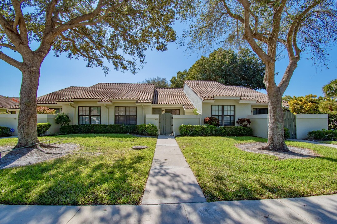 496 Hardwood Pl in Boca Raton, FL - Building Photo