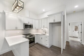 1083 US-9 in Fishkill, NY - Building Photo - Building Photo