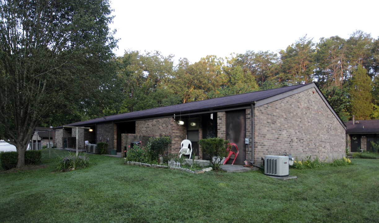 98 Honeysuckle Ln in Oak Ridge, TN - Building Photo