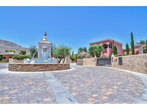 221 Via Veneto in Rancho Mirage, CA - Building Photo - Building Photo