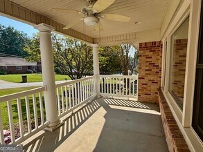 3327 Northside Dr in Hapeville, GA - Building Photo - Building Photo