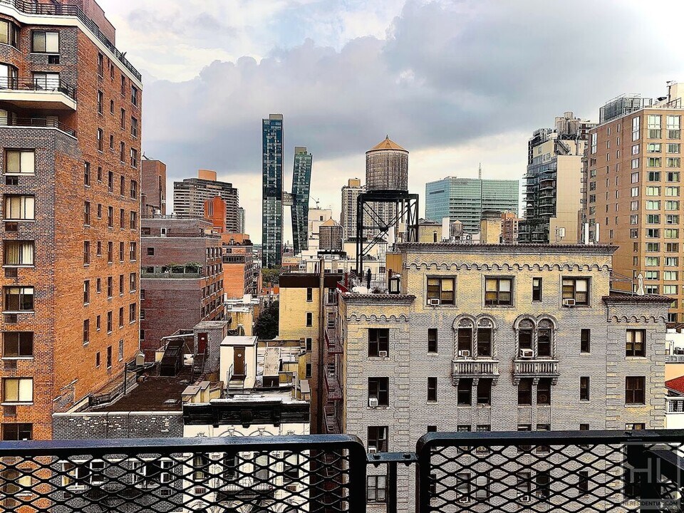 EAST 35 STREET in New York, NY - Building Photo