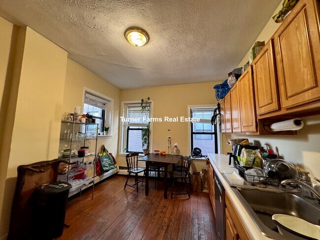 1516 Tremont St, Unit 3 in Boston, MA - Foto de edificio - Building Photo