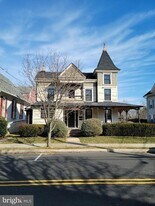 70 S Main St in Yardley, PA - Building Photo