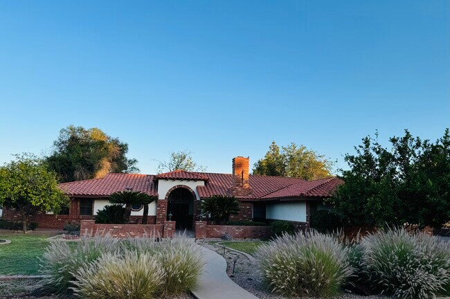 property at 3143 E Fox St