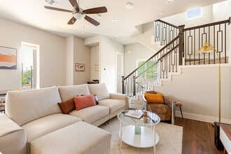 1817 N Saint Marys St, Unit #101 in San Antonio, TX - Foto de edificio - Building Photo