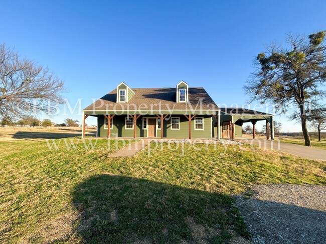 1170 Lumkins Rd in Forreston, TX - Building Photo - Building Photo