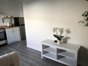680 Rosal Way in San Rafael, CA - Foto de edificio - Building Photo