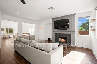 285 Oak Valley Ln in Escondido, CA - Building Photo - Building Photo