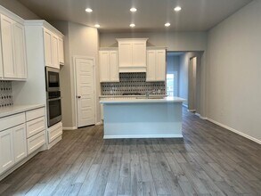 2810 High Castle in San Antonio, TX - Building Photo - Building Photo