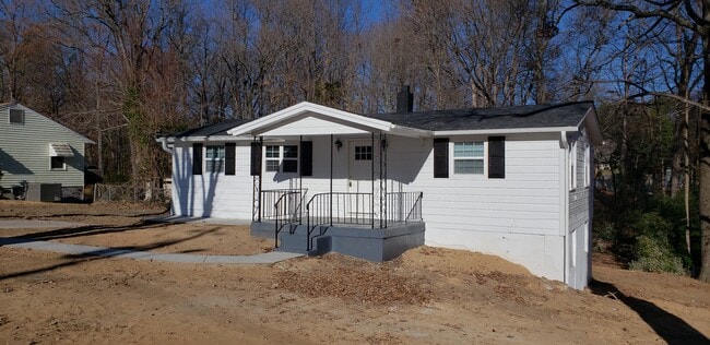 1711 Alexsandria Rd in Greensboro, NC - Foto de edificio - Building Photo