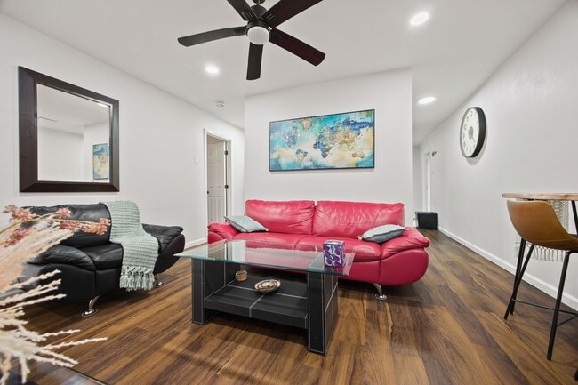 3285 Marlanta Dr, Unit Beautiful East Cobb Unit in Marietta, GA - Building Photo - Building Photo