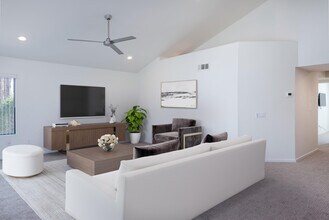 35200 Cathedral Canyon Dr in Cathedral City, CA - Building Photo - Building Photo