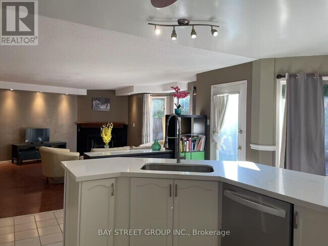 2589 Addingham Crescent in Oakville, ON - Building Photo - Building Photo