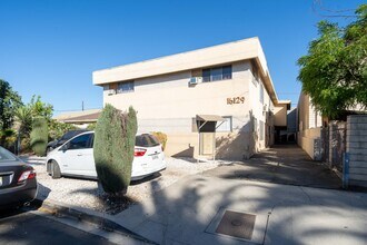 16129 Cantlay St in Van Nuys, CA - Building Photo - Building Photo