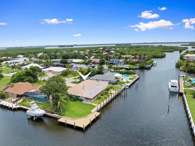 130 Queen Catherina Ct in Fort Pierce, FL - Building Photo - Building Photo