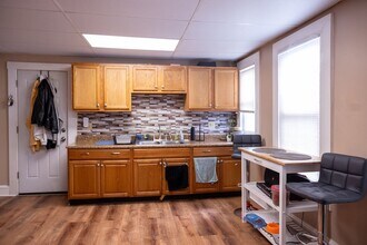 38 Greenacre Square in Springfield, MA - Building Photo - Building Photo