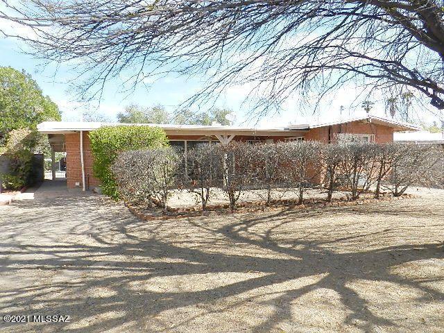 property at 5744 E 3rd St