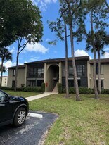 721 Sunny Pine Way in Greenacres, FL - Building Photo