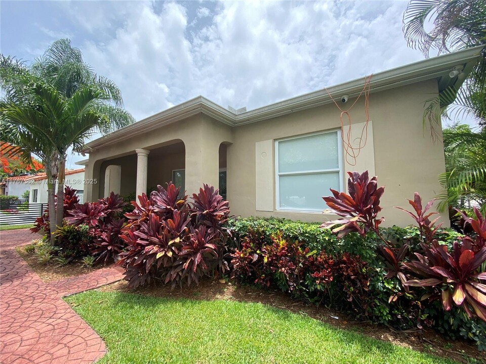 790 SW 21st Rd in Miami, FL - Foto de edificio