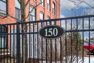 150 Rumford Ave in Mansfield, MA - Foto de edificio - Building Photo