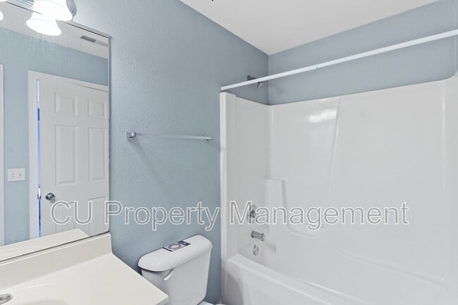 3739 Summer Sage Ct in Champaign, IL - Foto de edificio - Building Photo