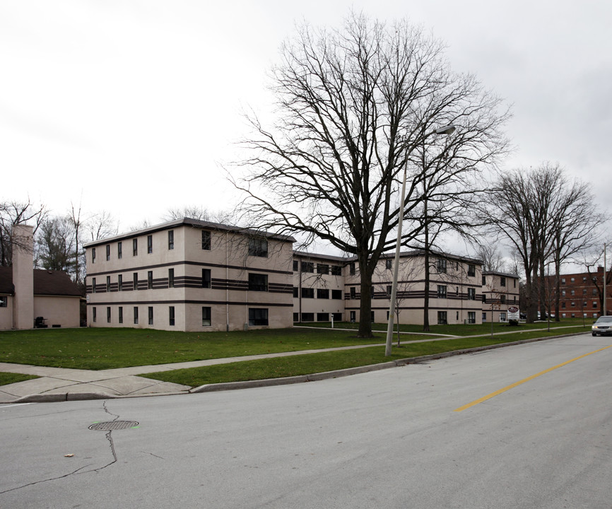 Parkview Manor in Oakville, ON - Building Photo