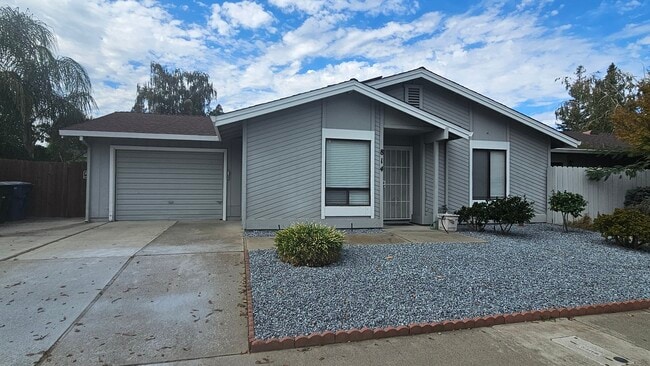 814 Portugal Way in Sacramento, CA - Building Photo - Building Photo