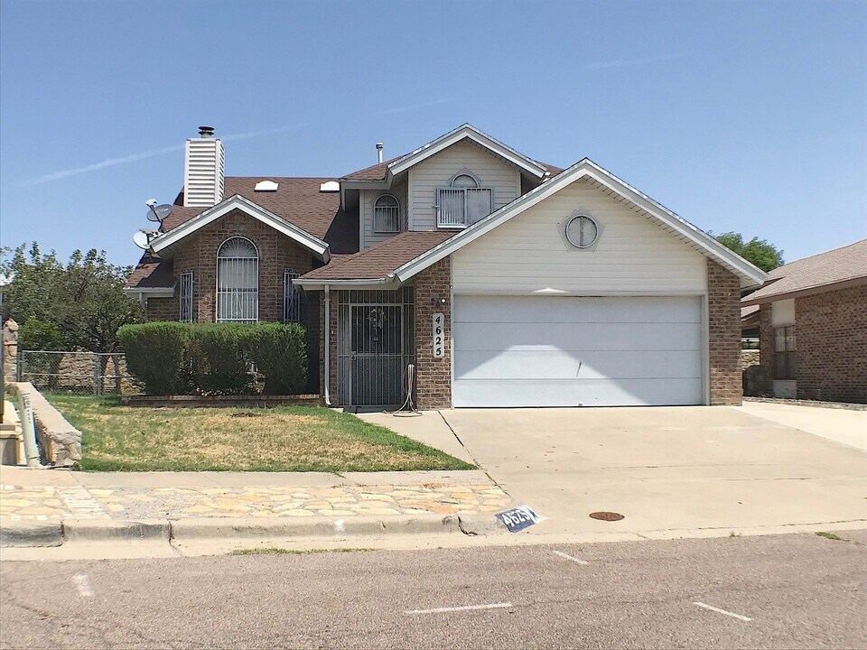 4625 Loma De Indios Ln in El Paso, TX - Building Photo