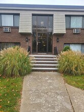 1 Hallmark Gdns in Burlington, MA - Foto de edificio - Building Photo